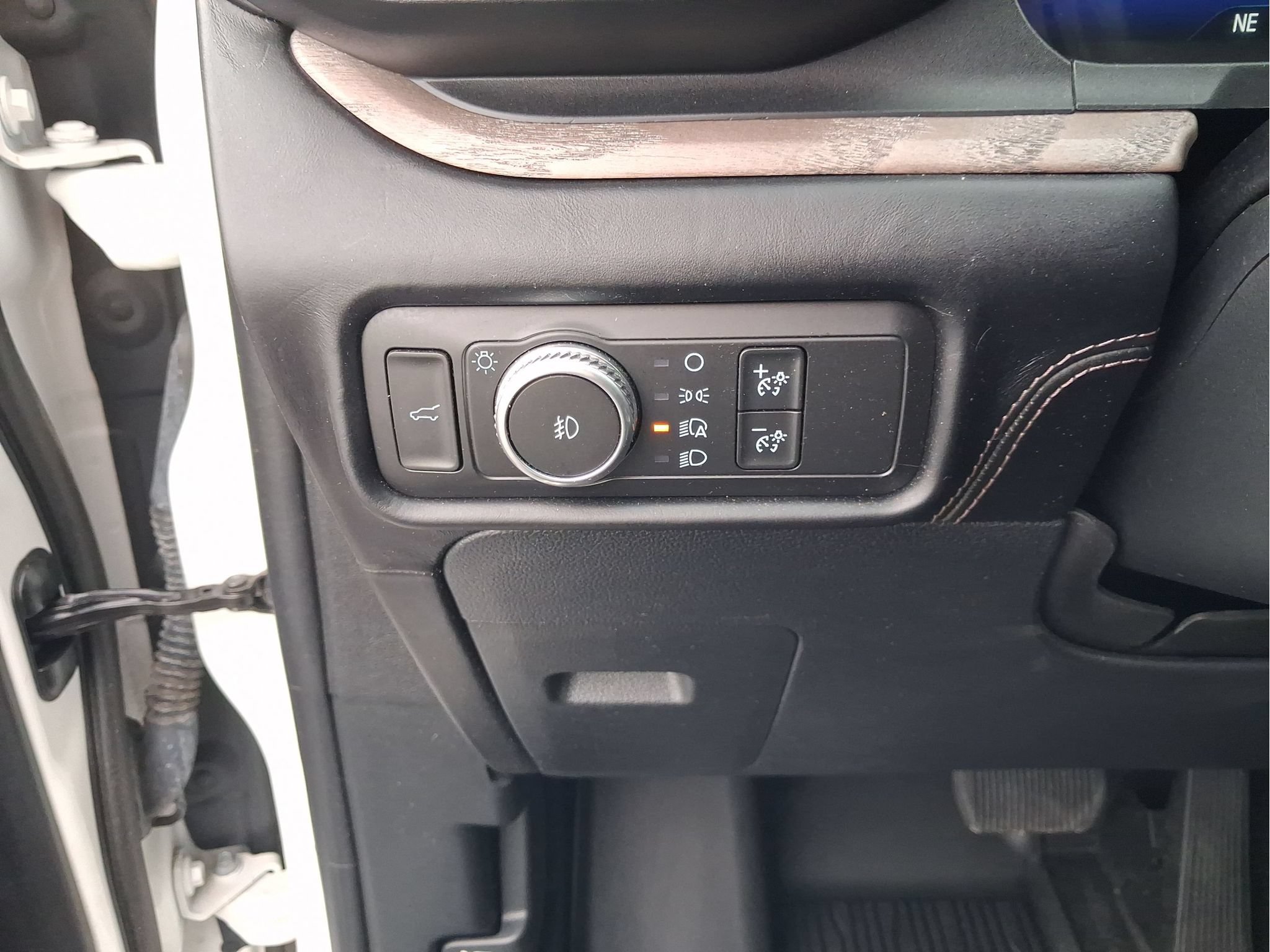 Used 2020 Ford Explorer Platinum AWD/4WD image 17
