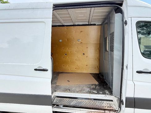 Used 2015 Mercedes-Benz Sprinter 2500 image 33