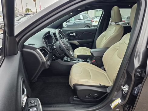 Used 2021 Jeep Cherokee Latitude Lux 80th Anniv w/ Quick Order Package 26U 80TH FWD image 14