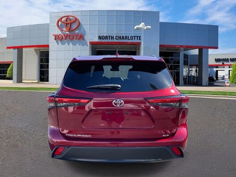 Used 2020 Toyota Highlander XLE image 8