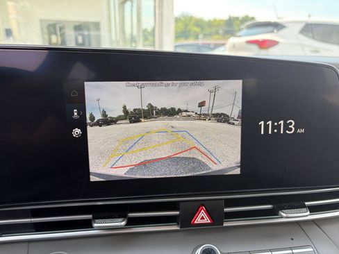 Used 2025 Hyundai Elantra SEL FWD image 23