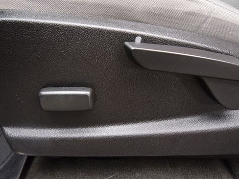 Used 2015 GMC Canyon 4x4 Extended Cab w/ Convenience Package image 26