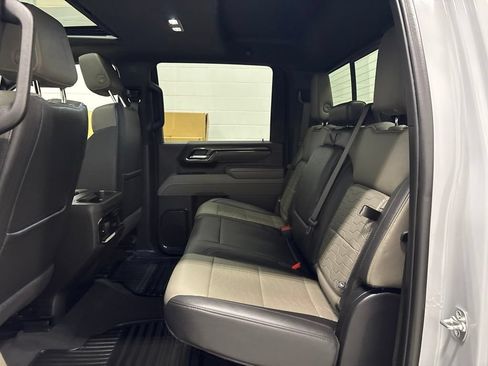 Used 2025 Chevrolet Silverado 2500 ZR2 w/ Technology Package AWD/4WD image 33