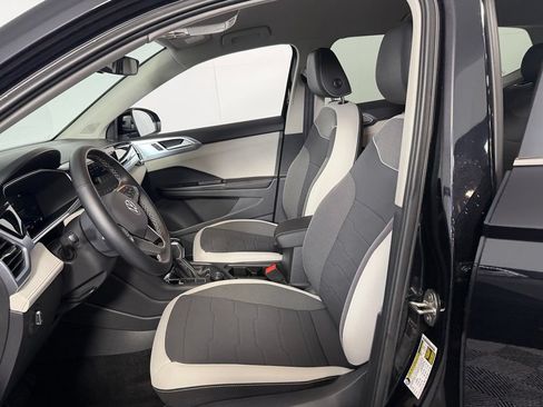 Used 2025 Volkswagen Taos SE AWD/4WD image 19