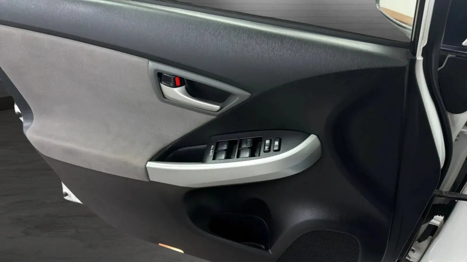 Used 2015 Toyota Prius Two FWD image 17