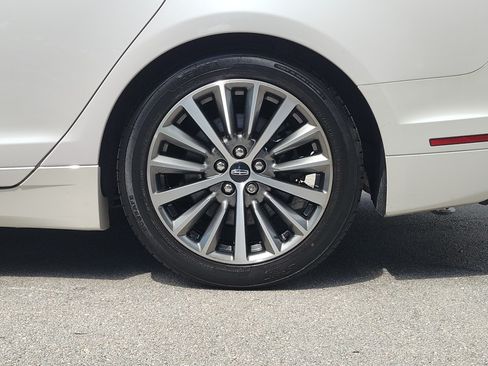 Used 2020 Lincoln MKZ FWD image 26