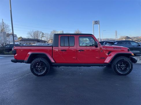 Used 2024 Jeep Gladiator Sport image 4
