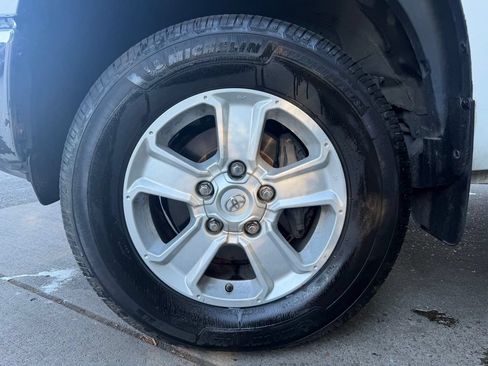 Used 2018 Toyota Tundra SR5 w/ SR5 Upgrade Package AWD/4WD image 8