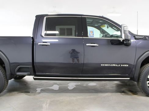 Used 2024 GMC Sierra 2500 Denali Ultimate AWD/4WD image 13