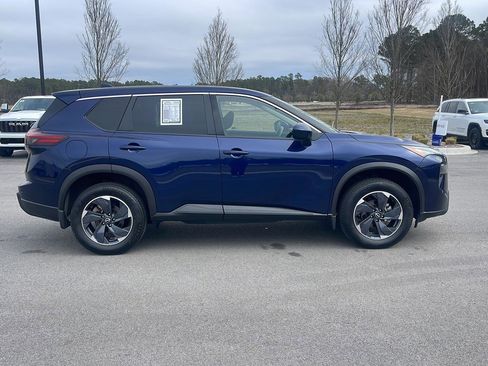 Used 2024 Nissan Rogue SV image 8