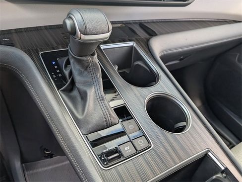 Used 2024 Toyota Sienna Limited image 27