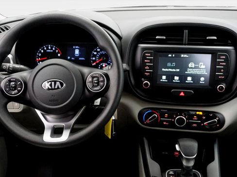 Used 2021 Kia Soul LX FWD image 17