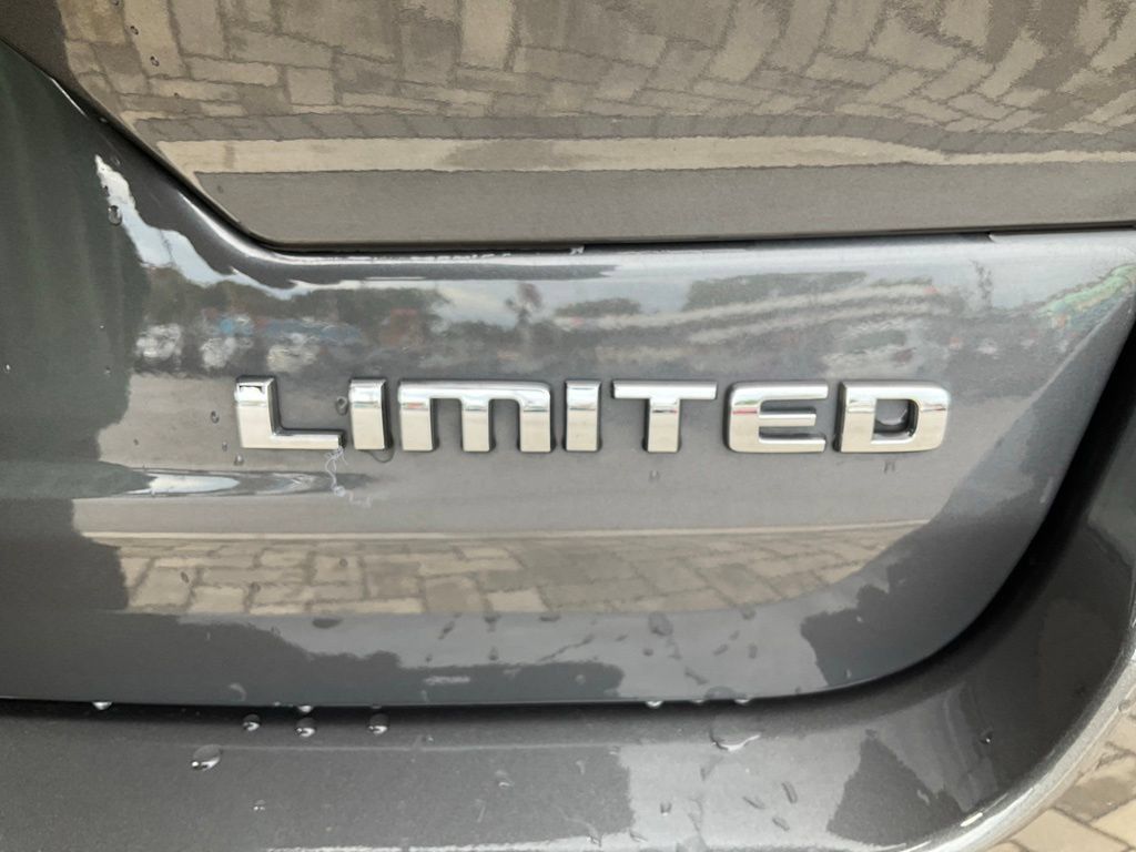 Used 2023 Jeep Grand Cherokee Limited w/ Luxury Tech Group II AWD/4WD image 41