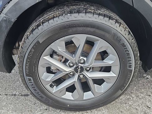 Used 2024 Kia Telluride LX AWD/4WD image 8