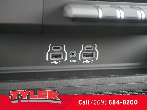 New 2026 RAM 1500 4x4 Crew Cab image 33