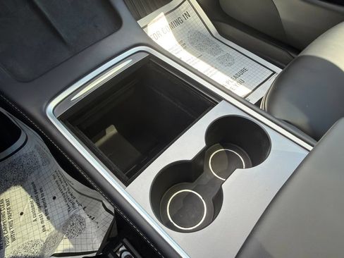 Used 2024 Tesla Model Y Long Range AWD/4WD image 19