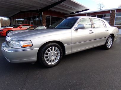 Used 2006 Lincoln Town Car Signature