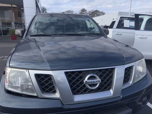 Used 2014 Nissan Frontier Desert Runner image 2