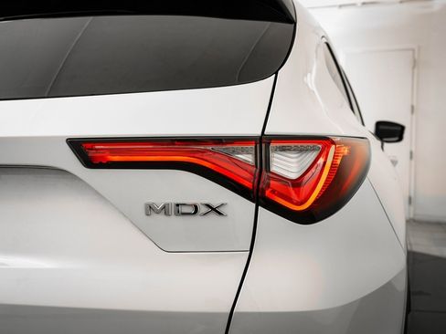 Certified 2023 Acura MDX FWD w/ Technology Package image 9