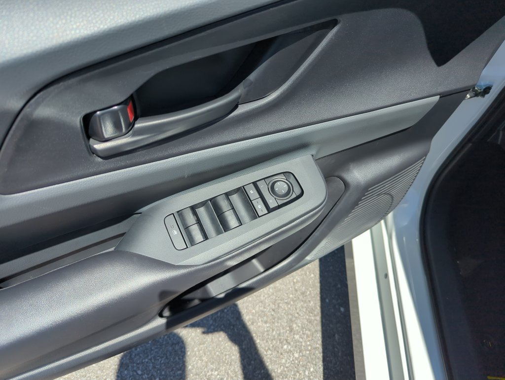 Used 2025 Toyota Prius LE FWD image 17