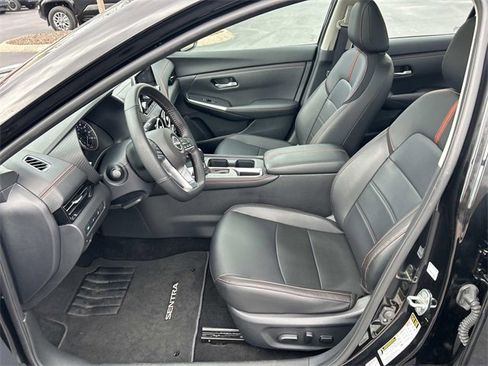 Used 2025 Nissan Sentra SR w/ SR Premium Package image 18