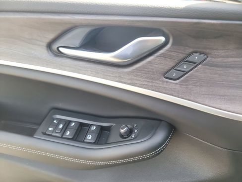 New 2026 Jeep Grand Cherokee Limited RWD image 17