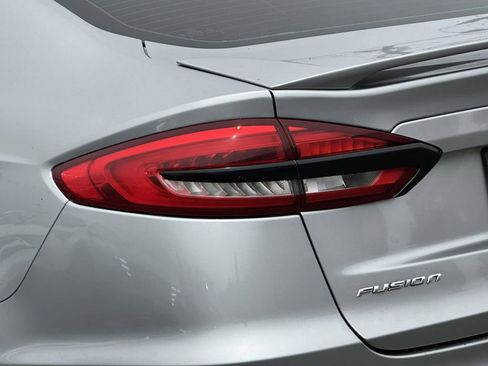 Used 2020 Ford Fusion Titanium FWD image 9