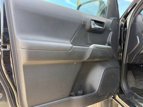 Used 2023 Toyota Tacoma TRD Sport w/ Technology Package image 28