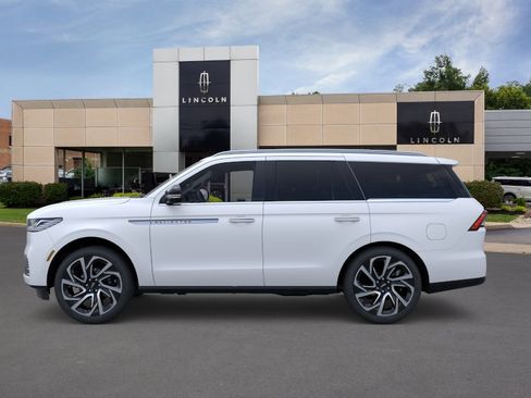 New 2026 Lincoln Navigator Reserve AWD/4WD image 4