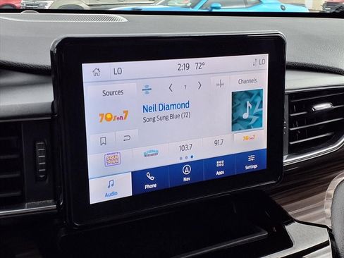 Used 2024 Ford Explorer Limited image 16