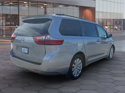 Used 2017 Toyota Sienna LE AWD/4WD image 7