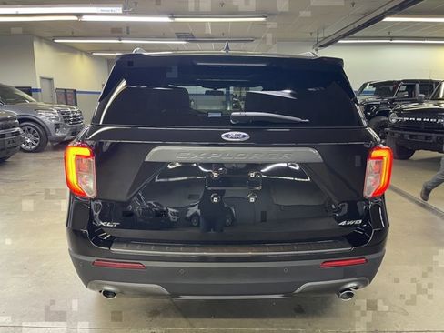 Certified 2022 Ford Explorer XLT w/ Equipment Group 202A AWD/4WD image 6