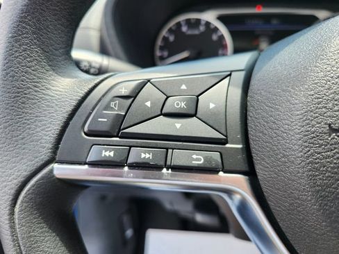 Used 2025 Nissan Sentra SV FWD image 30