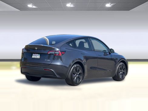 Used 2025 Tesla Model Y Long Range AWD/4WD image 8