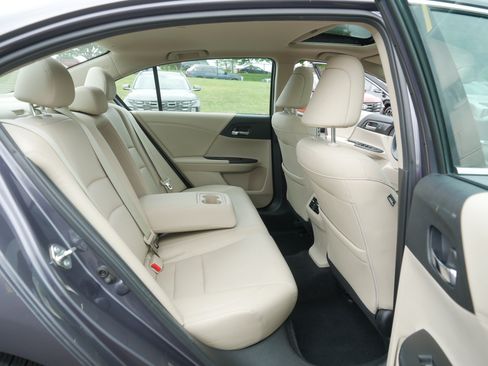 Used 2015 Honda Accord Touring image 18