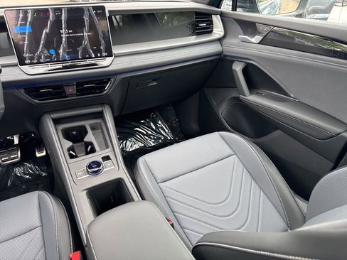 New 2026 Volkswagen Tiguan SE R-Line FWD image 14