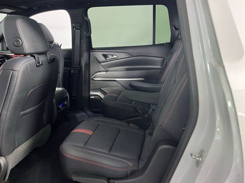 Used 2024 Chevrolet Traverse RS image 32