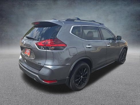 Used 2018 Nissan Rogue SV w/ Premium Package FWD image 3