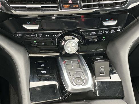 Certified 2024 Acura MDX SH-AWD w/ Technology Package image 24