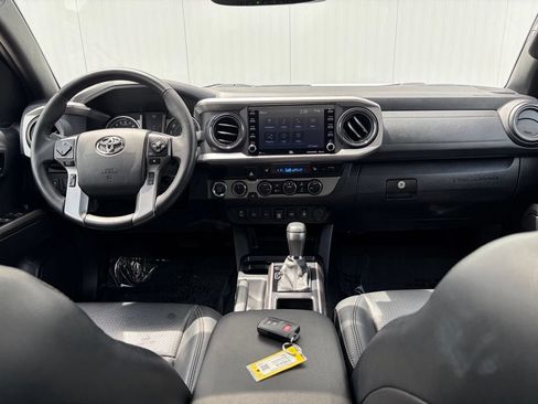 Used 2022 Toyota Tacoma Limited AWD/4WD image 31
