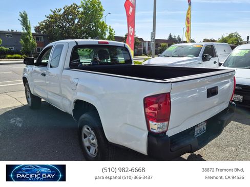 Used 2018 Toyota Tacoma SR RWD image 5