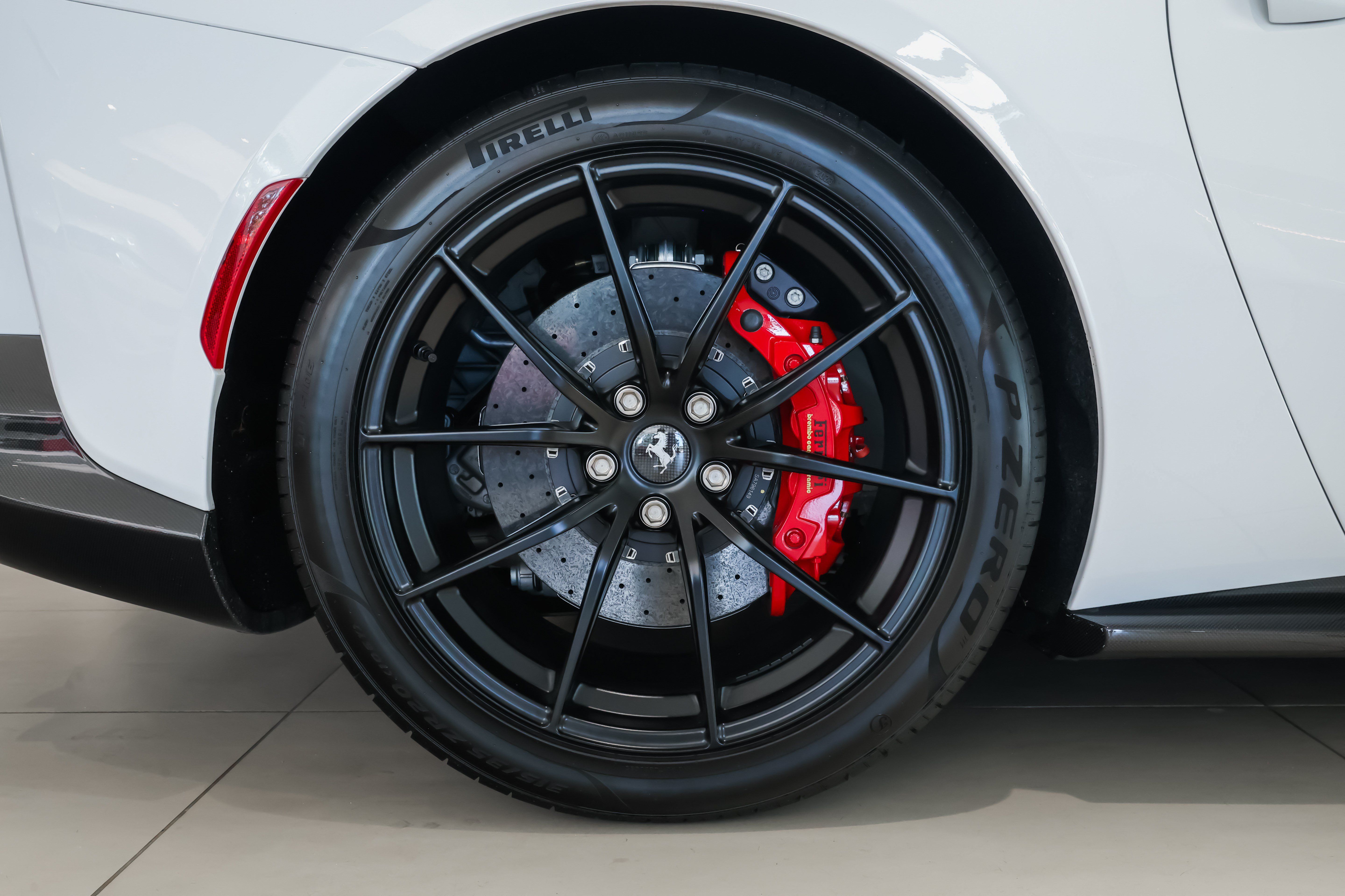 Used 2023 Ferrari 812 GTS RWD image 17