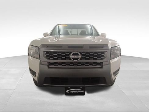 Used 2025 Nissan Frontier SV RWD image 3