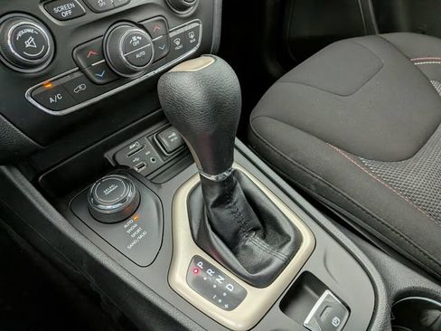 Used 2016 Jeep Cherokee 75th Anniversary AWD/4WD image 18