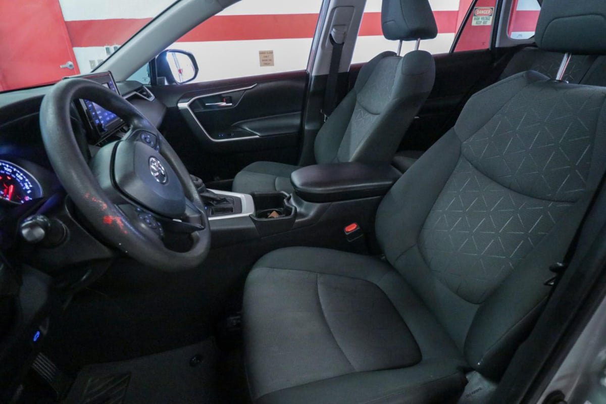Used 2022 Toyota RAV4 XLE w/ Convenience Package FWD image 11
