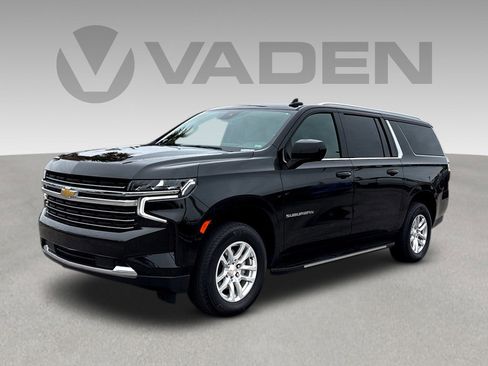 Used 2024 Chevrolet Suburban LT image 3