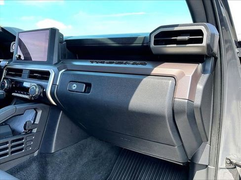 Used 2025 Toyota Tacoma TRD Sport AWD/4WD image 13