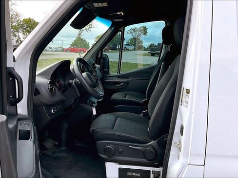 Used 2023 Mercedes-Benz Sprinter 2500 image 19