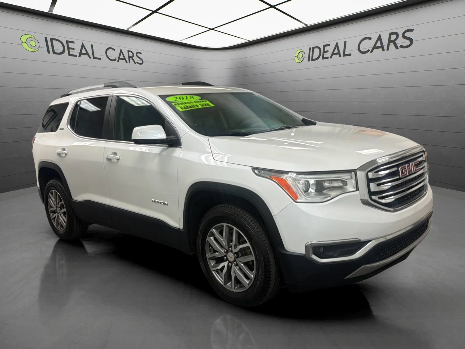 Used 2018 GMC Acadia SLE w/ LPO, Cargo Package FWD image 3