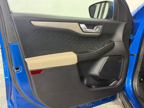 Used 2020 Ford Escape SE FWD image 9